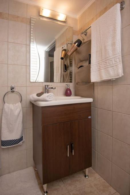 Lovely,Central, Spacious 2-Bedrooms Apartment Piraeus Ngoại thất bức ảnh