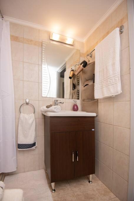 Lovely,Central, Spacious 2-Bedrooms Apartment Piraeus Ngoại thất bức ảnh