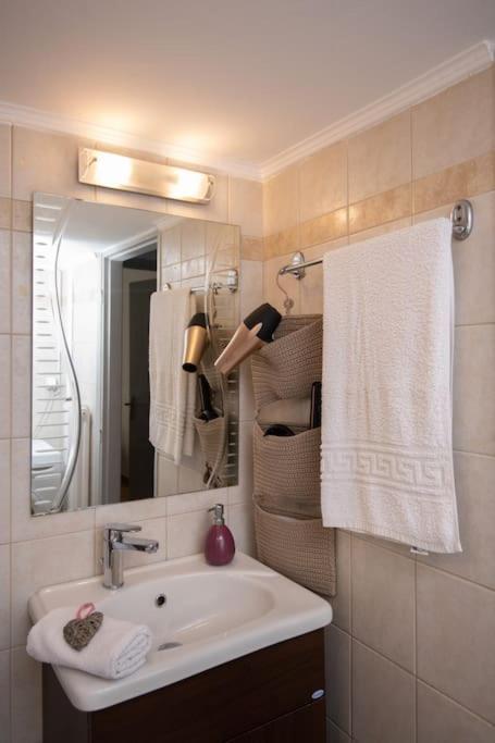 Lovely,Central, Spacious 2-Bedrooms Apartment Piraeus Ngoại thất bức ảnh