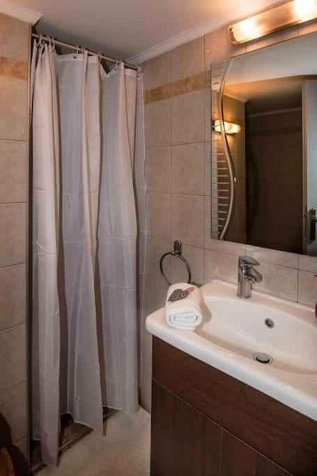 Lovely,Central, Spacious 2-Bedrooms Apartment Piraeus Ngoại thất bức ảnh
